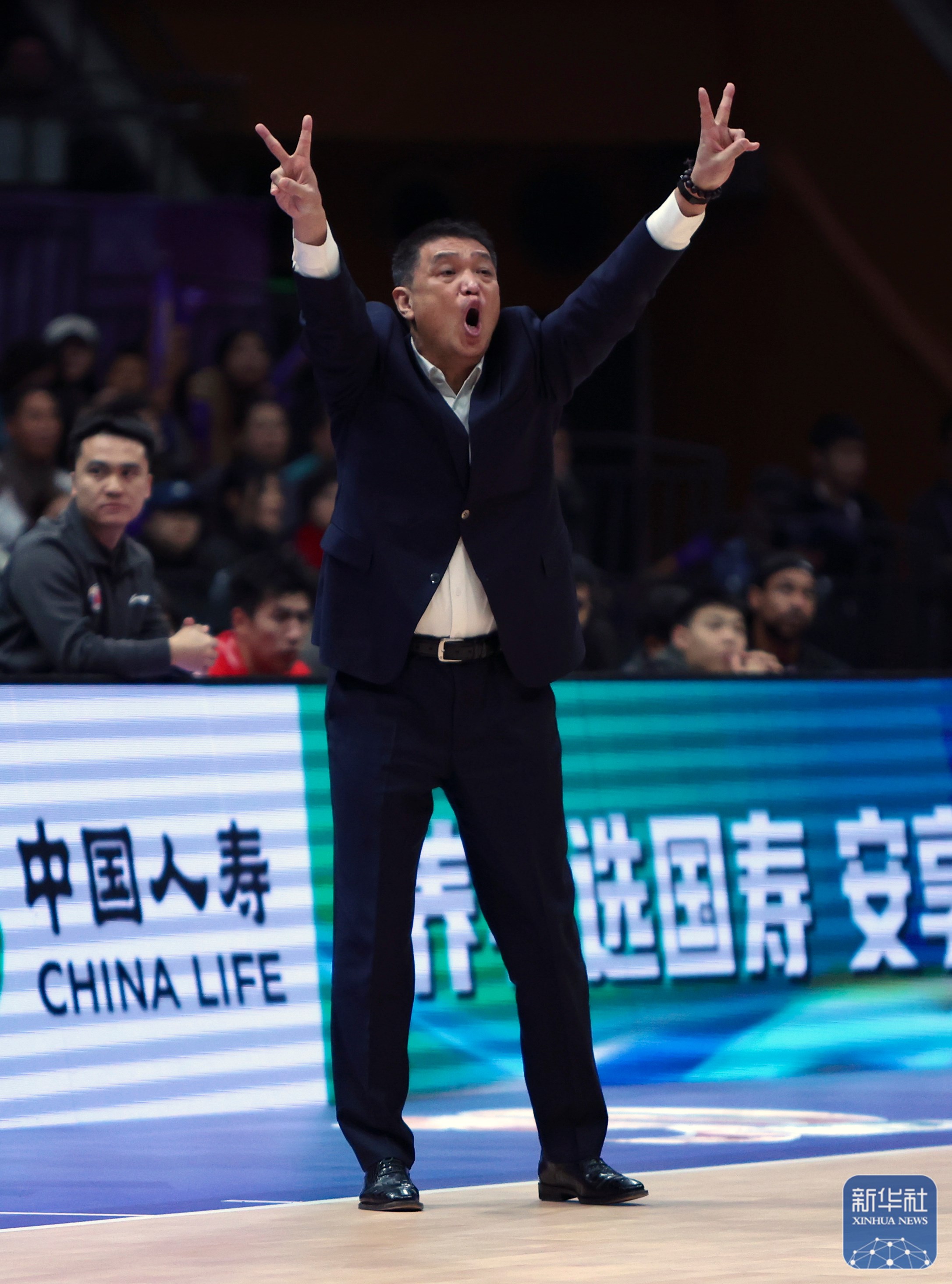 开云体育转会期体能课后，埃因霍温队长鼓劲备战CBA季后赛，管理层满意，临场指挥获称赞的简单介绍