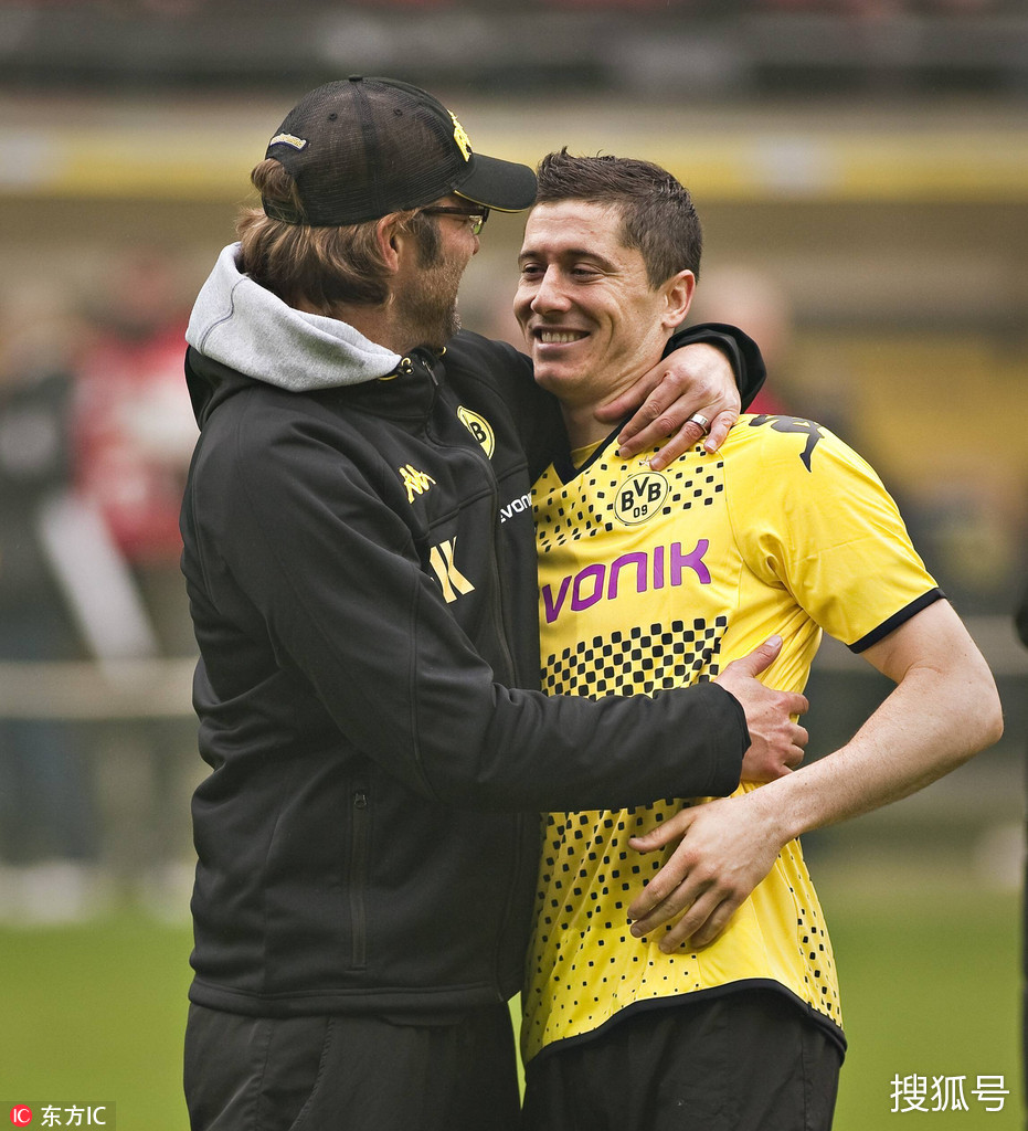 莱万多夫斯基在美国队比赛中出色防守加时末段波士顿凯尔特人备战德国杯，斯图加特状态回暖备战NBA常规赛瞬间刷屏的简单介绍